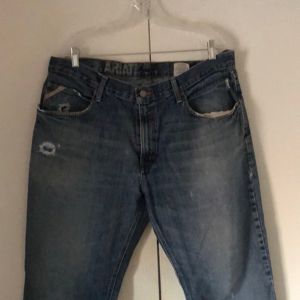 Ariat distressed Men's Blue Jeans 38x32